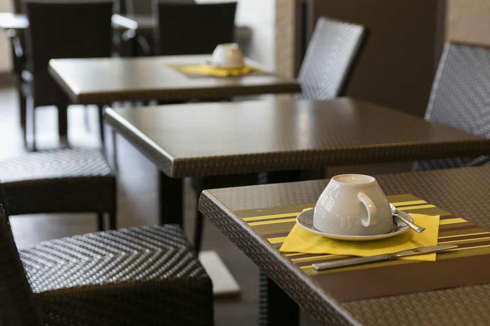 Le Charollais Motel Restaurant Contact-Hotel Vitry-en-Charollais Dış mekan fotoğraf